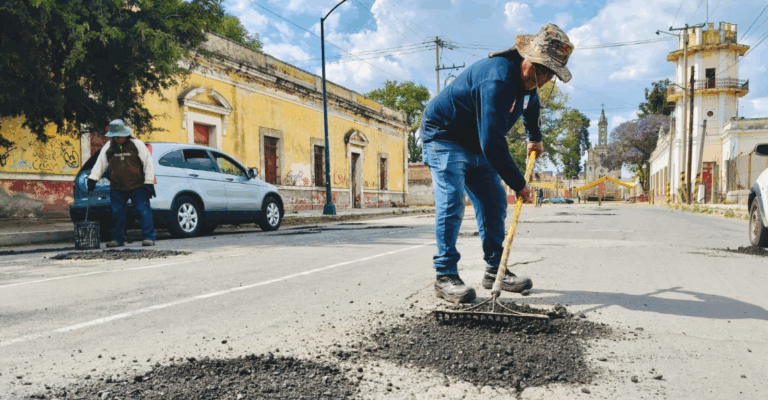 Gobierno de Texmelucan intensifica bacheo para mejorar vialidades en el municipio