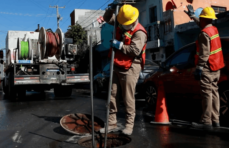 Agua y Drenaje de Monterrey atiende 26 mil reportes y avanza en modernización del sistema sanitario