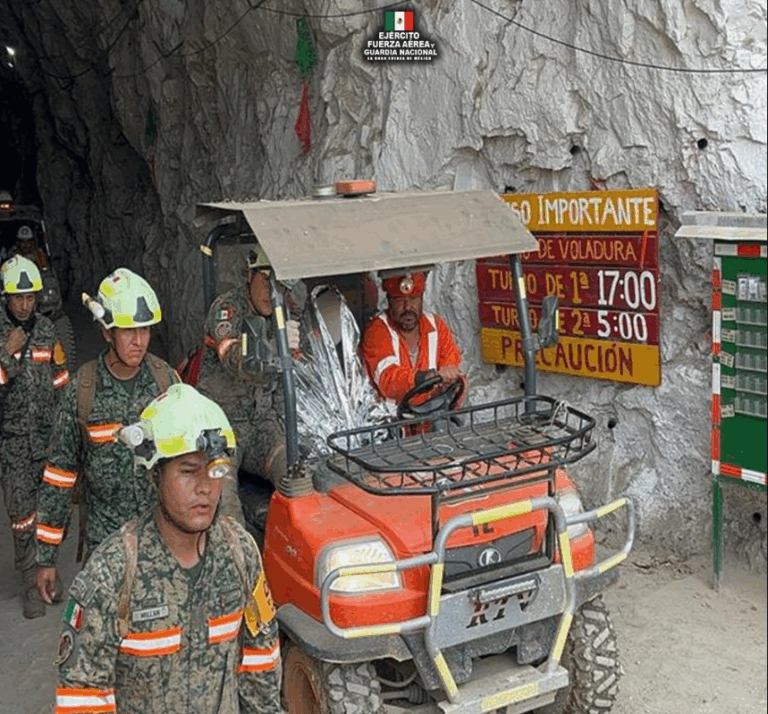Ejército Mexicano rescata con vida a minero tras derrumbe en Sinaloa