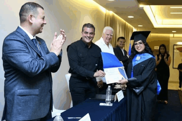 Alcalde de Tapachula llama a egresados de Derecho a servir con vocación y compromiso