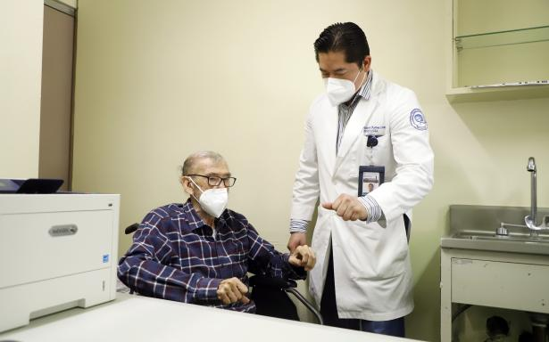 IMSS llama a detectar a tiempo el Parkinson y fortalecer el acompañamiento de pacientes