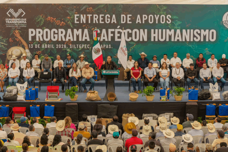 Eduardo Ramírez lleva apoyos del programa Café con Humanismo a cafeticultores de la Sierra