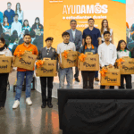 Nuevo León fortalece educación dual con entrega de 2 mil computadoras y nueva ley en puerta