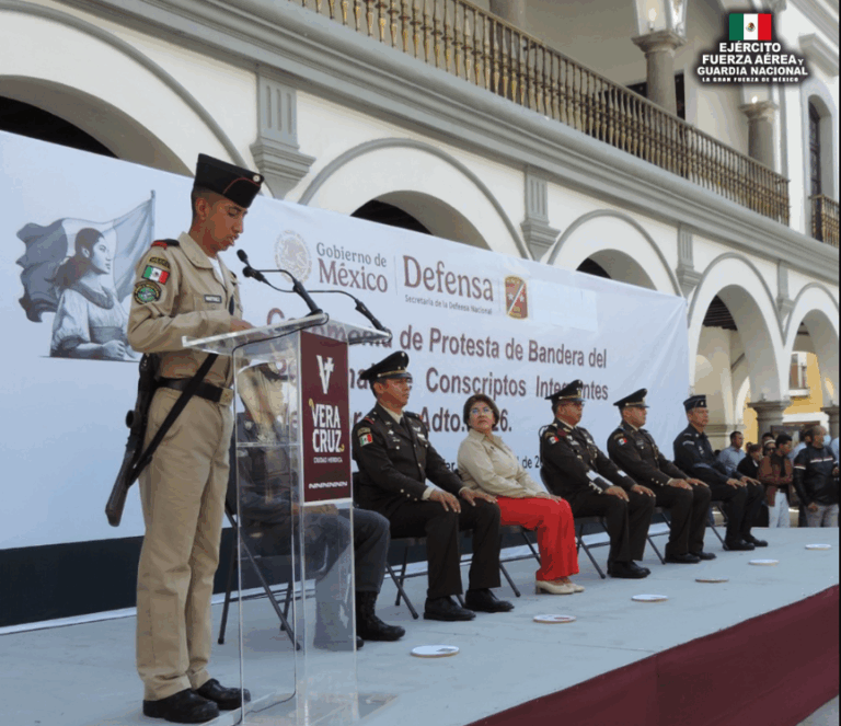 Más de 100 jóvenes rinden protesta de bandera en ceremonia del Servicio Militar Nacional en Veracruz