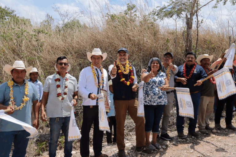 Ángel Torres da banderazo a más de 1,400 metros lineales de calles con revestimiento en Plan de Ayala y Emiliano Zapata