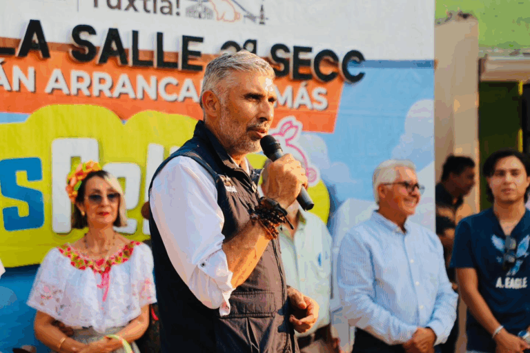 Ángel Torres da banderazo de inicio a los trabajos de pavimentación en colonia La Salle