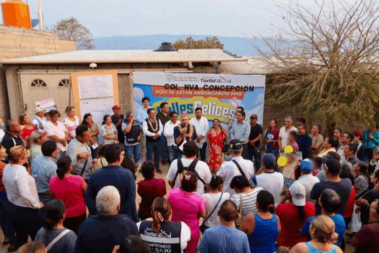 Ángel Torres da banderazo de inicio a 300 metros lineales de pavimentación en Nueva Concepción