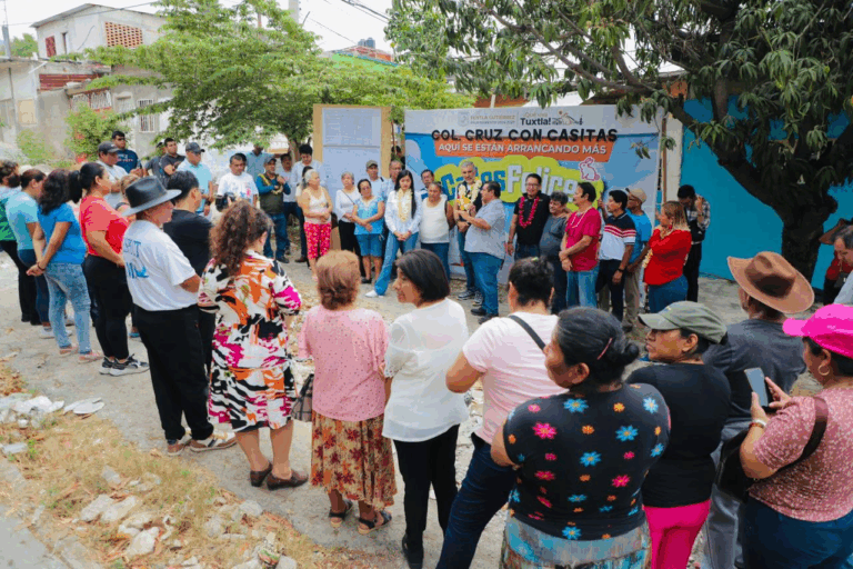 Inicia Ángel Torres una calle más en beneficio de familias de la colonia Cruz con Casitas