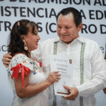 Joaquín Díaz Mena otorga certeza laboral a personal educativo con entrega de plazas