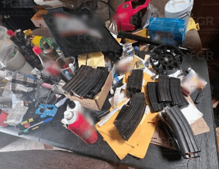 En cateo FGR asegura armamento y equipo táctico