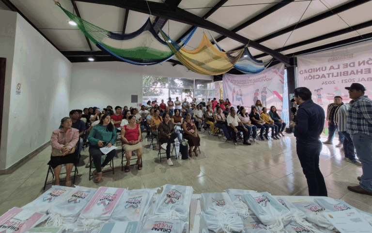 Berriozábal fortalece la alfabetización con entrega de más de mil kits educativos