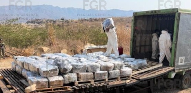 FGR incinera más de cuatro toneladas de cocaína asegurada en operativos de seguridad