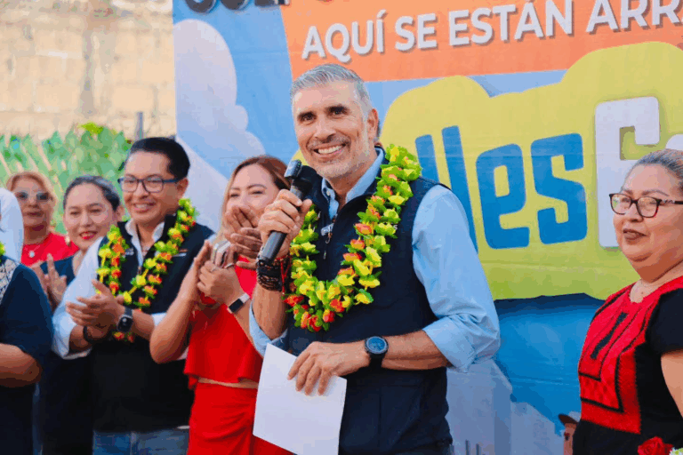 Inicia Ángel Torres más calles para la colonia Jardines del Pedregal