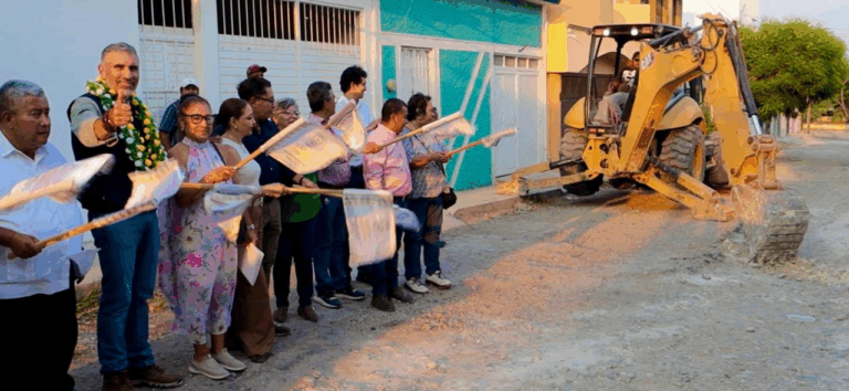 En San Isidro Buena Vista, Angel Torres dio banderazo de inicio a los trabajos de una calle más
