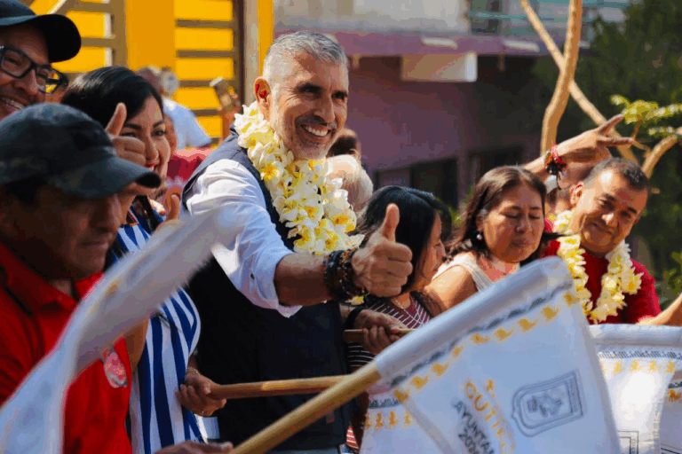 Inicia Ángel Torres construcción de calle en la colonia 27 de Febrero