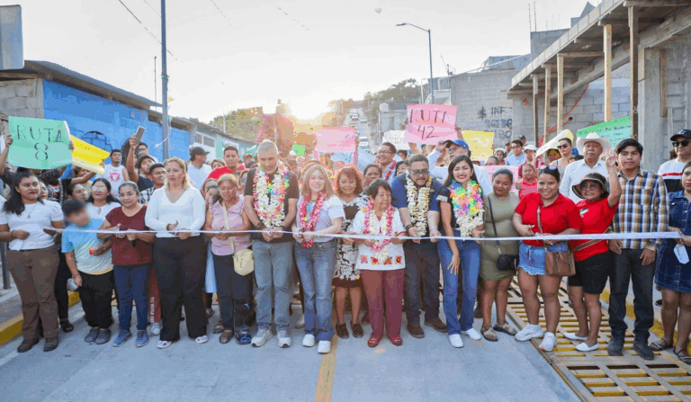 {Angel Torres entrega nueva vialidad en Chiapas Solidario con programa Calles Felices