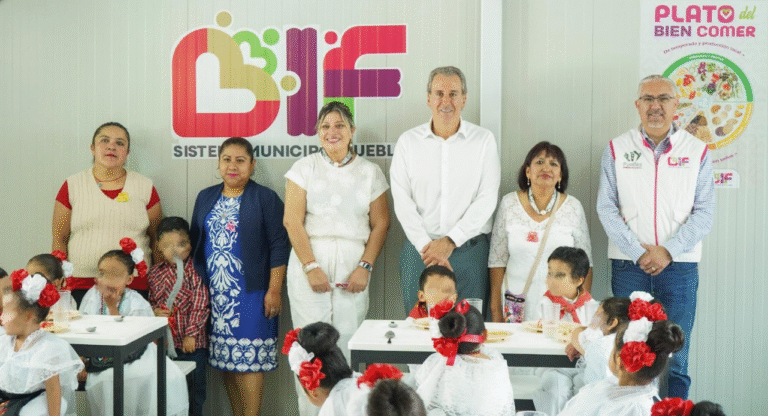 Pepe Chedraui supervisa funcionamiento de desayunador escolar en Jardín de Niños “La Flor”