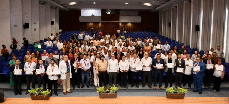 UNACH reconoce trayectoria y compromiso de docentes en celebración del Día del Maestro