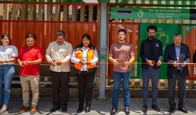 Samuel García entrega nuevos parabuses y unidades para fortalecer el transporte en Nuevo León