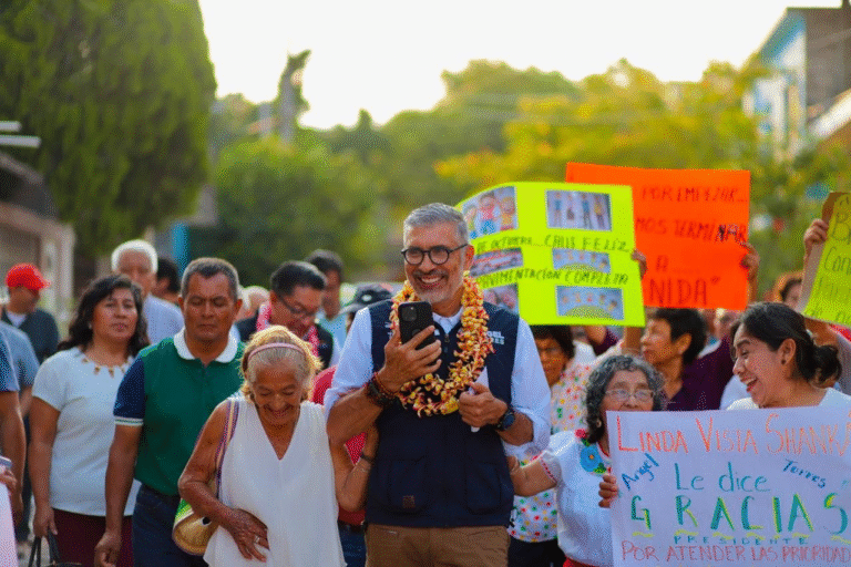 Inicia Ángel Torres una calle más en la colonia Linda Vista Shanká