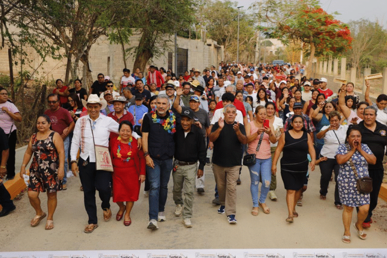 Inaugura Ángel Torres 1,160 metros lineales de revestimiento en camino a Villa San José, en el ejido El Jobo