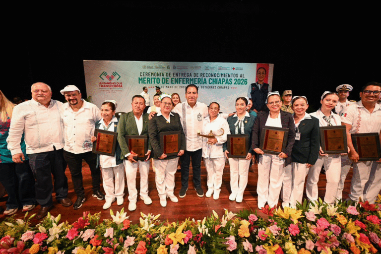 Eduardo Ramírez Aguilar reconoce al personal de enfermería e instala el Comité Estatal de Partería