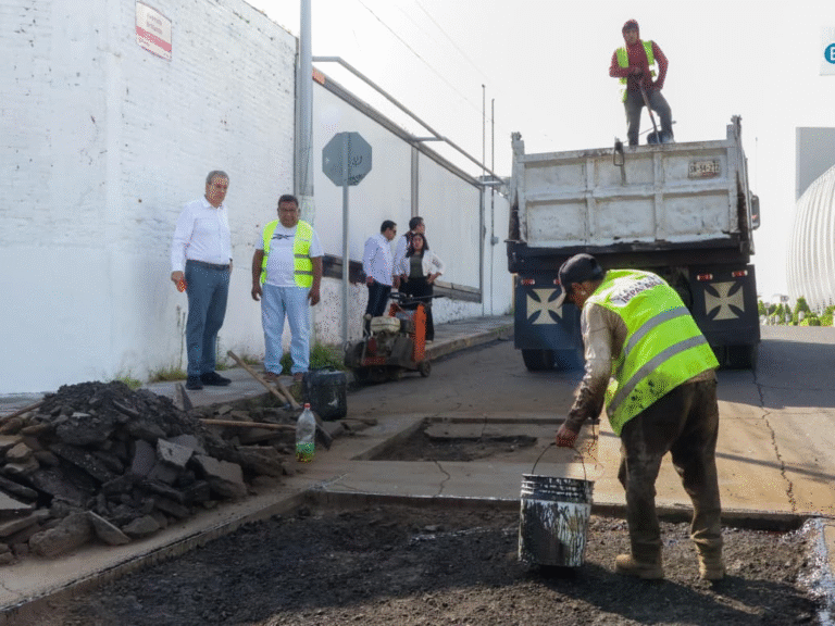 Pepe Chedraui supervisa trabajos de bacheo para mejorar vialidades en Puebla