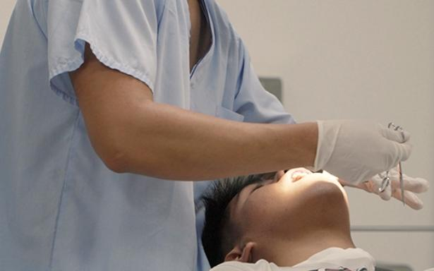 Especialistas del IMSS corrigen asimetría facial con cirugía de alta precisión