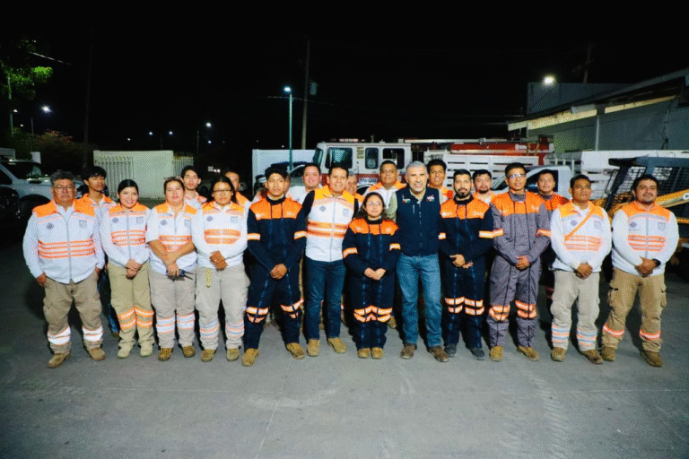 Fortalece Angel Torres a la Secretaría de Protección Civil con uniformes y equipamiento