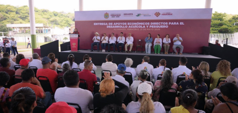 Rocío Nahle inicia entrega de apoyos a más de 20 mil pescadores y acuicultores en Veracruz