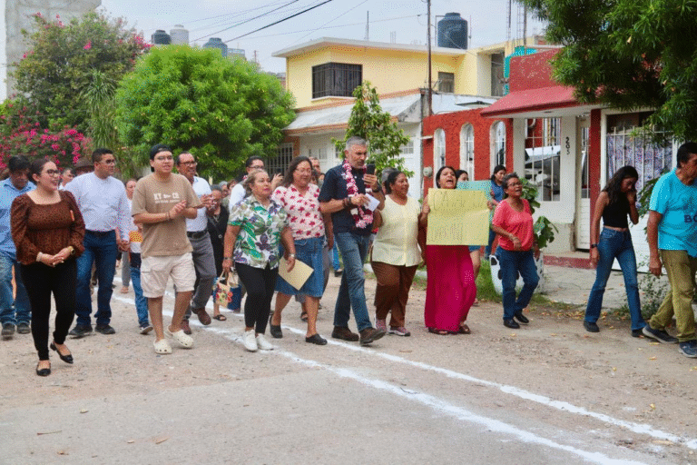 En marcha una vialidad más como parte de Calles Felices en Las Torres: Ángel Torres