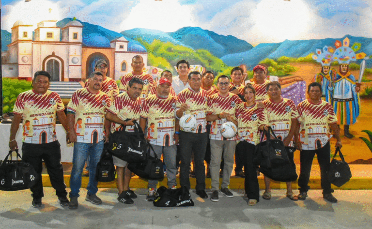Berriozábal fortalece el deporte local con entrega de apoyo al equipo Veteranos FC