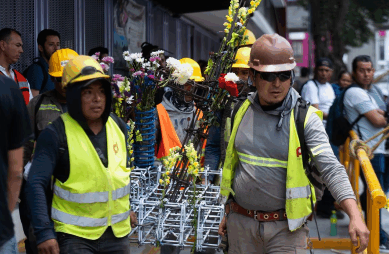 CDMX celebra a trabajadores de la construcción en el Día de la Santa Cruz