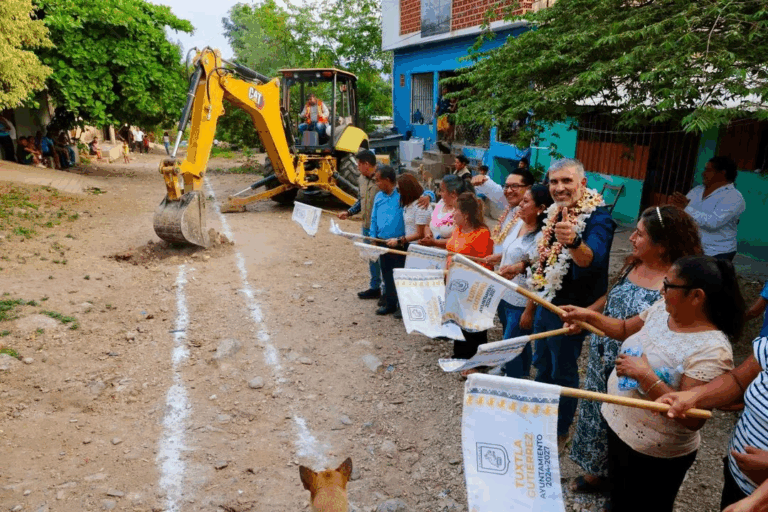 Una calle más en Evolución Política con el presidente Ángel Torres, en Tuxtla