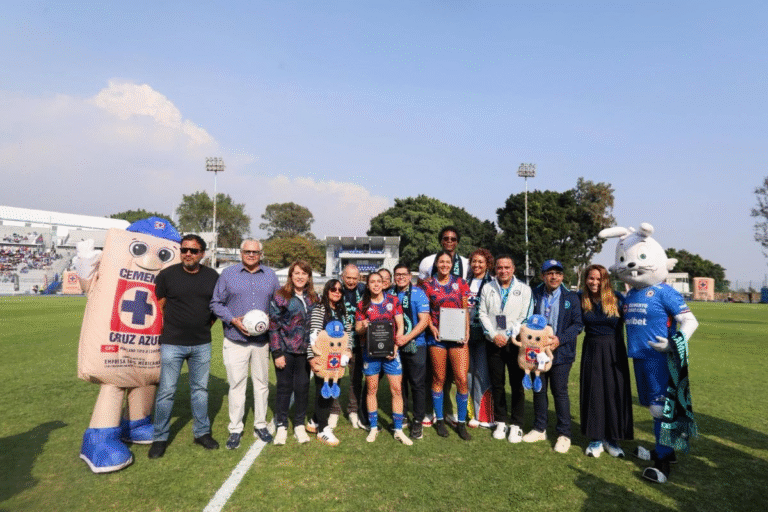 Cruz Azul y Morelos firman convenio para albergar al equipo femenil en el estadio Centenario