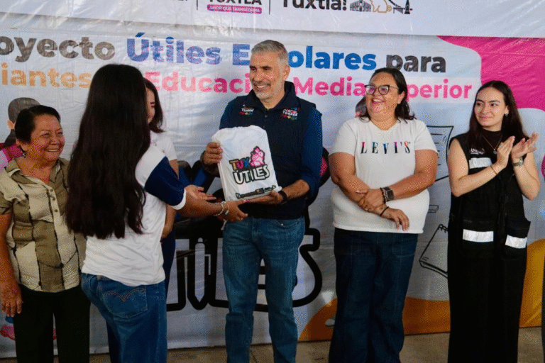 Ángel Torres arranca programa TuxÚtiles 2026, en Real del Bosque