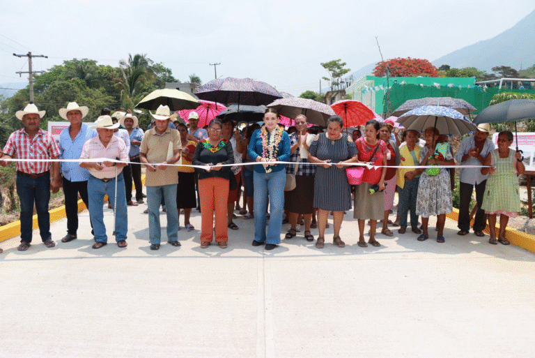 Valeria Rosales inaugura pavimentación de calle principal en Unión y Progreso