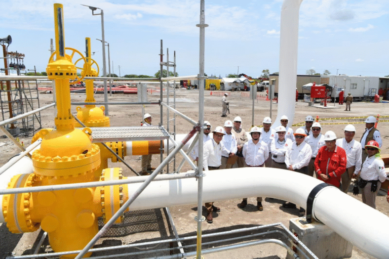 Pemex fortalece operación del campo Ixachi con supervisión de obras estratégicas en Veracruz