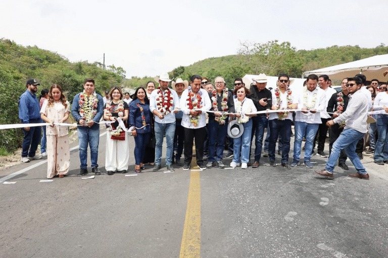 Eduardo Ramírez impulsa infraestructura educativa y carretera en Tzimol