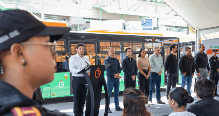 Samuel García impulsa modernización del transporte con nuevas unidades en Monterrey