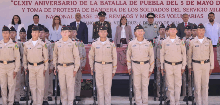 Jóvenes veracruzanos refrendan compromiso con México en aniversario de la Batalla de Puebla