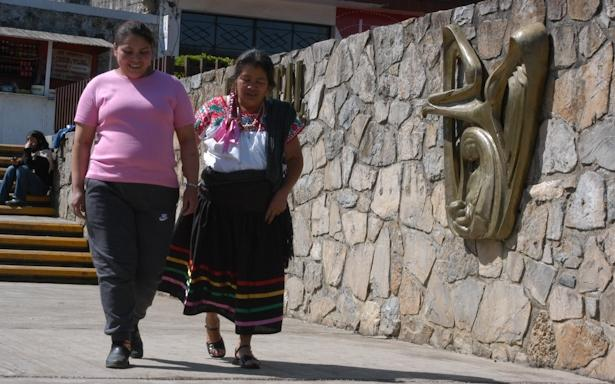 IMSS reconoce a más de 2,900 parteras por su papel clave en la atención materna