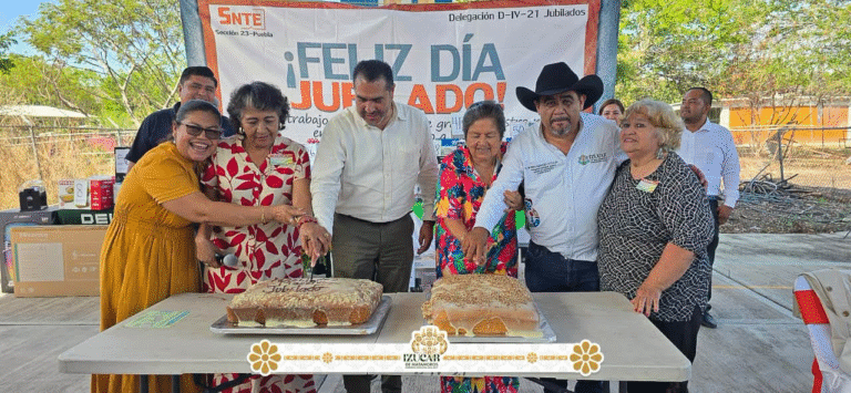 Izúcar de Matamoros reconoce el legado de docentes jubilados