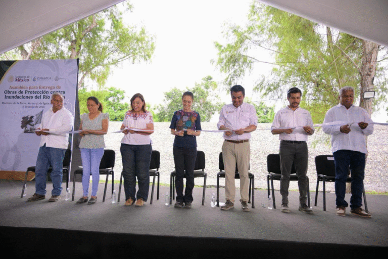 Entregan obras de protección contra inundaciones en el Río Bobos para beneficio de familias veracruzanas