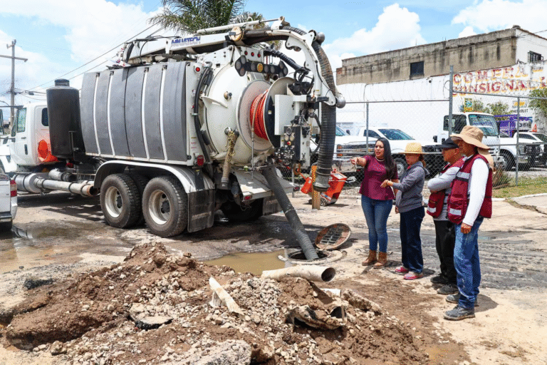 Avanzan trabajos de reparación del drenaje en la carretera México–Puebla