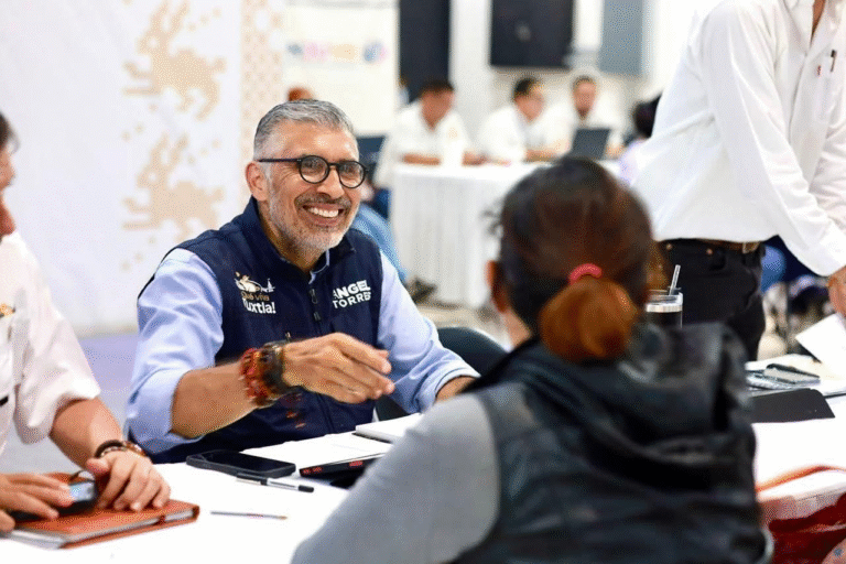 Encabeza Angel Torres una edición más de Lunes del Pueblo