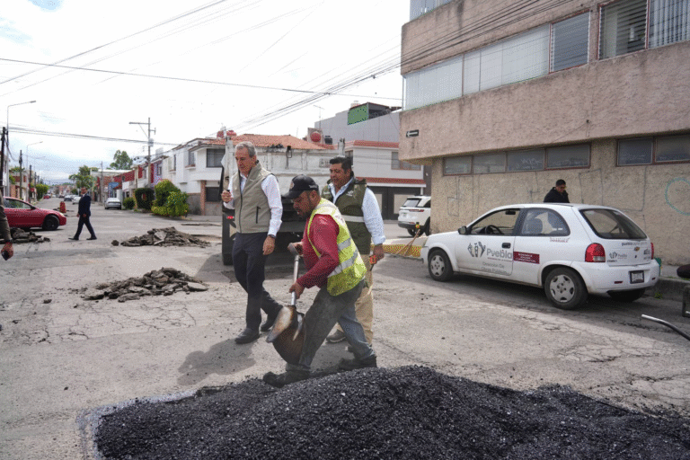 Pepe Chedraui supervisa acciones de bacheo para mejorar la seguridad vial en Puebla