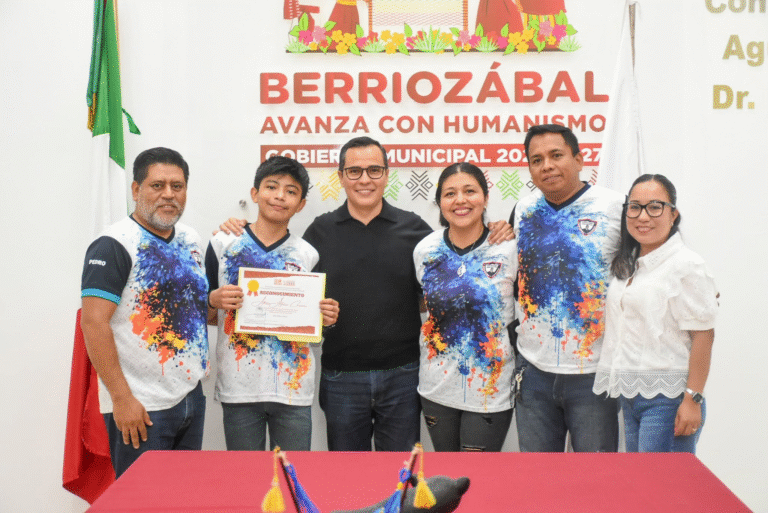 Reconocen en Berriozábal a estudiantes destacados por su participación en las Olimpiadas del Conocimiento