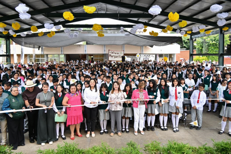 Margarita González Saravia entrega obras viales y educativa que benefician a más de 14 mil personas en Yautepec