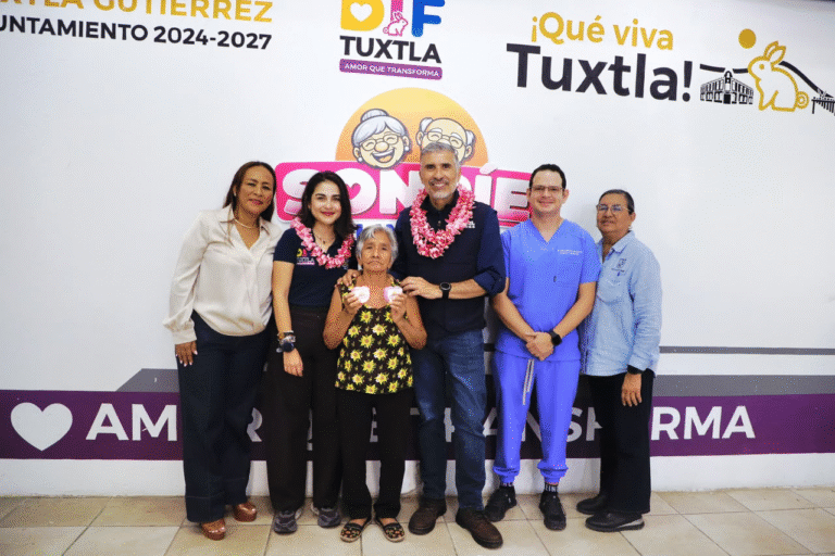 Sonríe Tuxtla transforma vidas de abuelitas y abuelitos: Ángel Torres